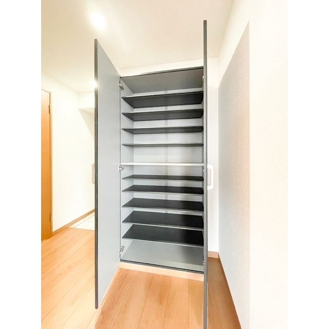 アーバハイツ六町環七北通り0702号室 靴箱