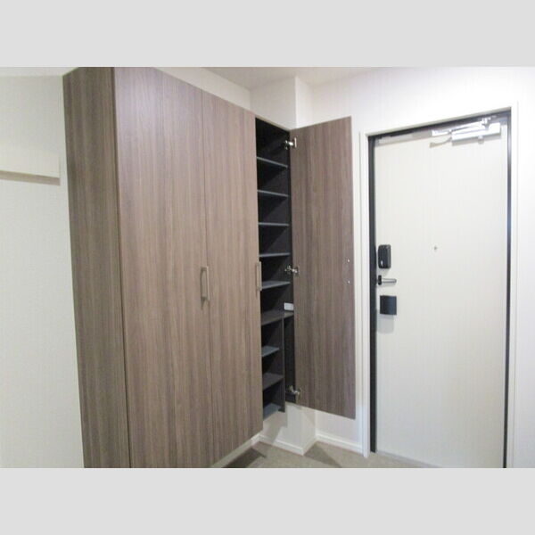 ラ・ペッシュ306号室 トールシューズボックス