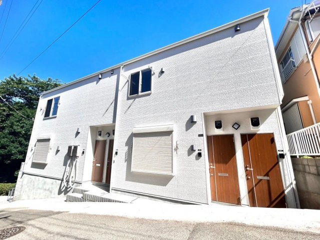 新緑と桜のシャルールの外観画像