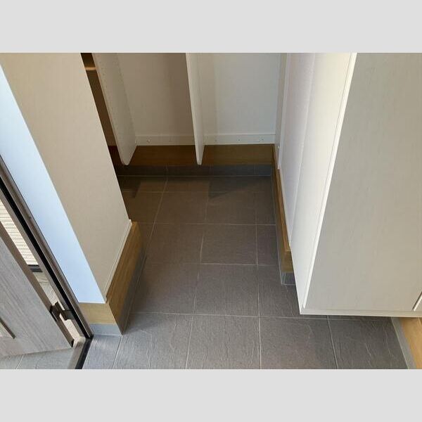 マイホームネクスト千城台東3丁目　4号棟 玄関