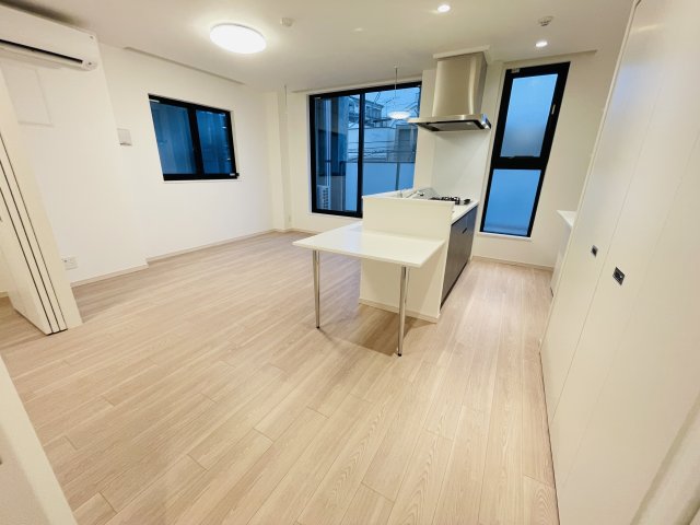 SYFORME NEXT IKEBUKURO WEST205号室 リビング