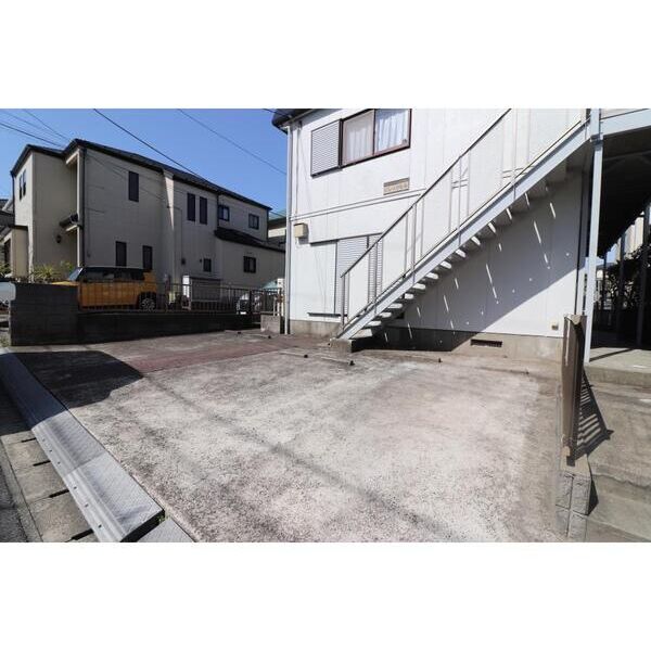 ビレッジヒル 駐車場