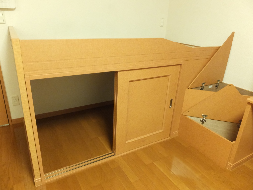レオパレスオータムⅡ 大型ベット下収納