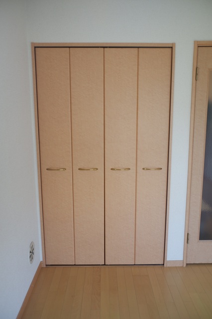 ソレーユ弦巻0203号室 収納