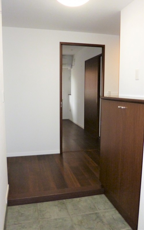 河田町ガーデン１号棟2階 玄関