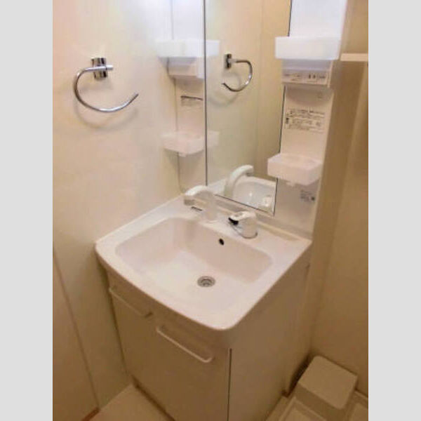 ソラーナ303号室 シャンプードレッサー付き洗面台!