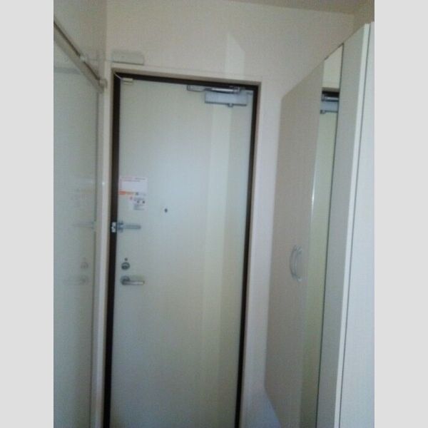 コリーヌオッツ106号室 玄関