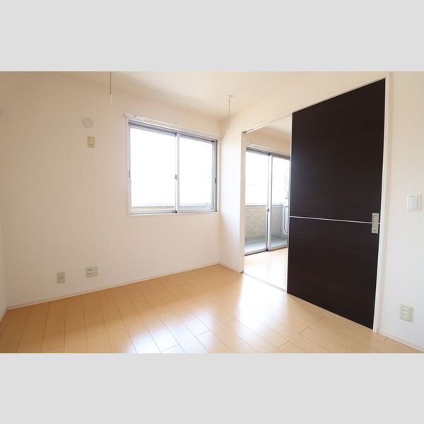 ルガーナ201号室 洋室(4.5帖)