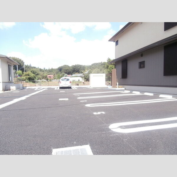 令美の杜105号室 駐車場
