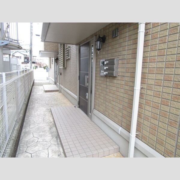 ヴィラ・ルミエール オートロック付きエントランス