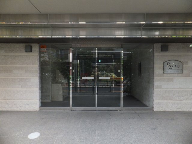 プレール・ドゥーク西新宿五丁目8階 エントランス