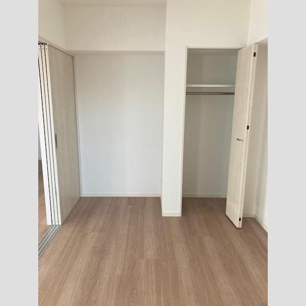 Alivis一之江407号室 リビング