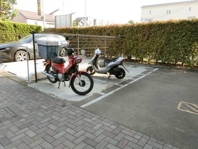 クリオ鶴見八番館 駐車場