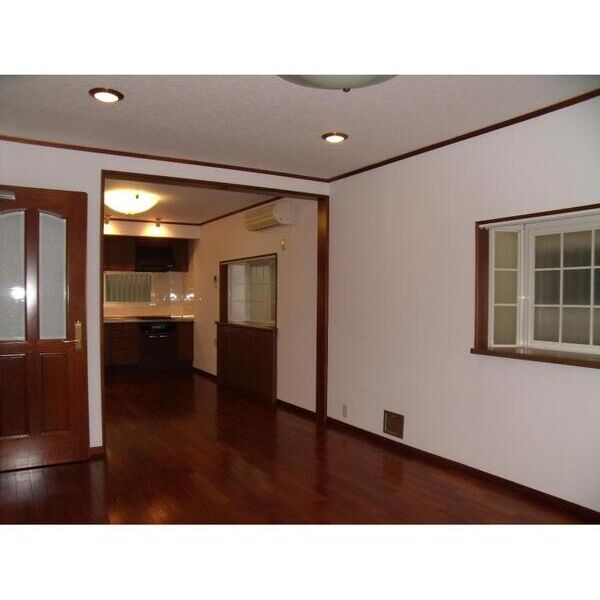 杉並区和泉4丁目貸家1号室 リビング