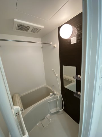 リーヴェルポート横浜三ッ沢LUKIA202号室 お風呂