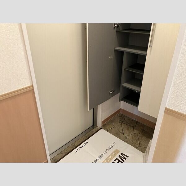 ソレアード301号室 玄関