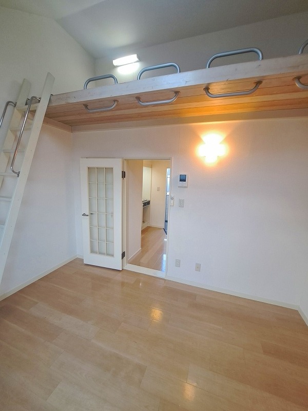 ラ・タジュール2階 内観