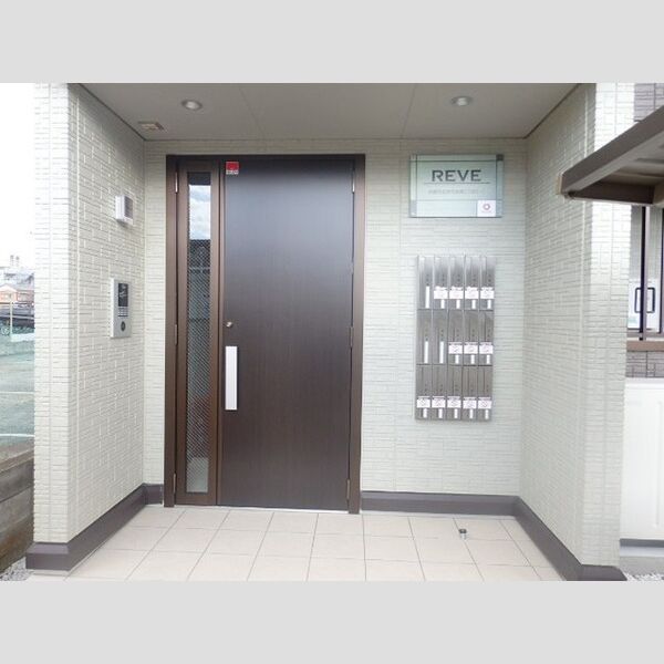 レーヴ101号室 エントランス