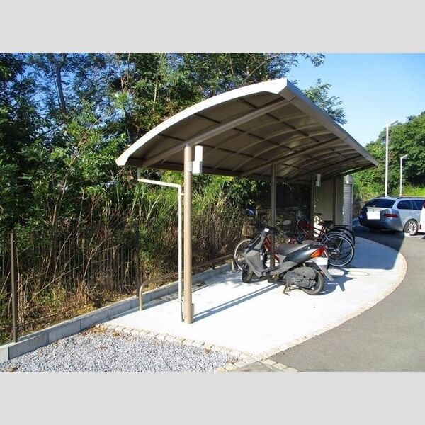 ルシャトーM103号室 駐輪場