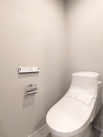 フラッフィー落合南長崎0401号室 トイレ