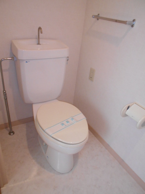 ラ・クラッセ西寺尾0211号室 トイレ