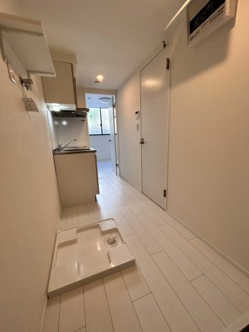 ホワイトキューブ若宮202号室 ロビー