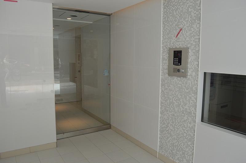 クレイシア新宿御苑前 エントランス