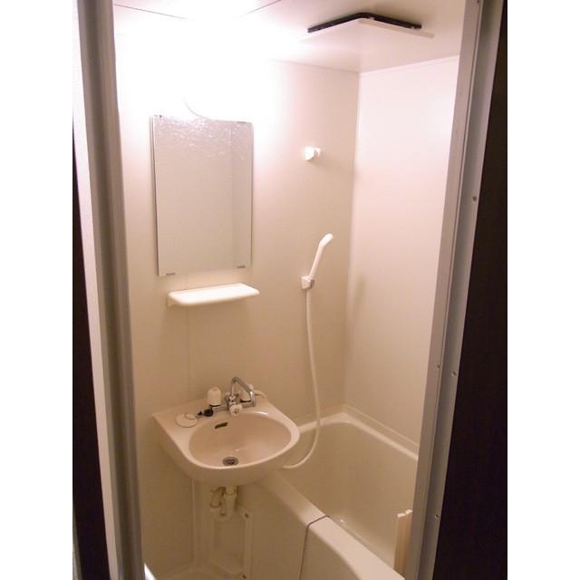 スリーワン1階 バス