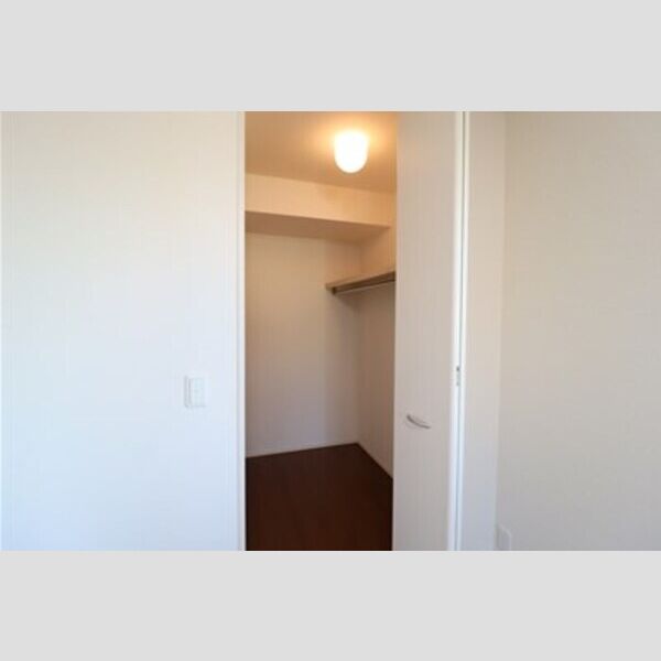 クリアシーズンズ　C ウォークインクローゼット