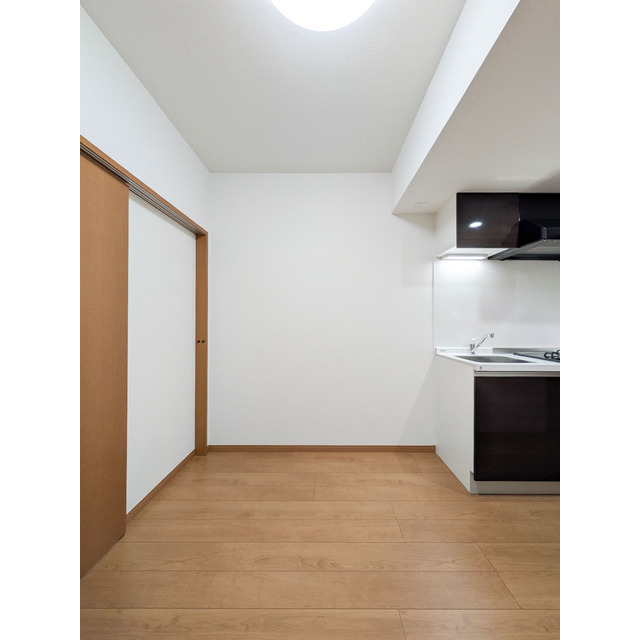 アーバハイツ六町環七北通り0105号室 リビング