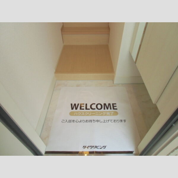 レムロード・M202号室 玄関