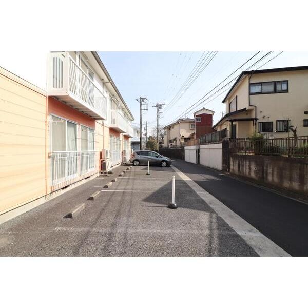 エステートピア春日 駐車場