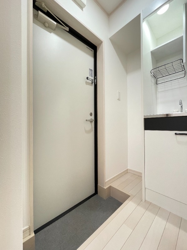 リブ綾瀬2階 玄関