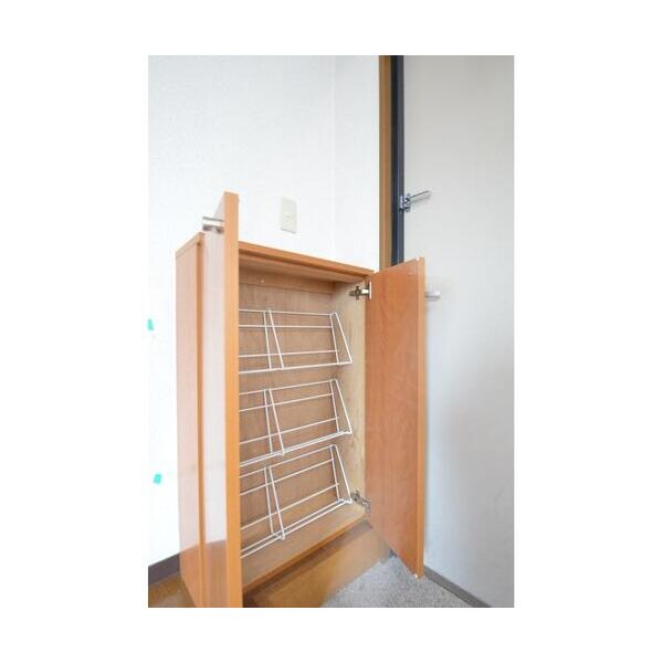 ロリーファイブ201号室 玄関