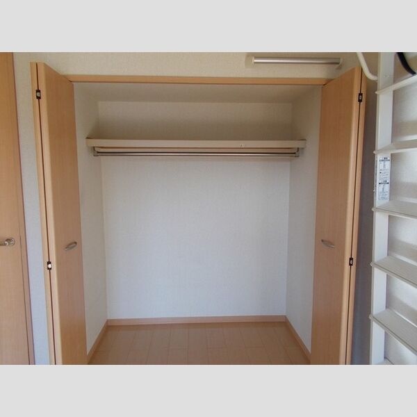 リヴェール金沢八景202号室 クローゼット