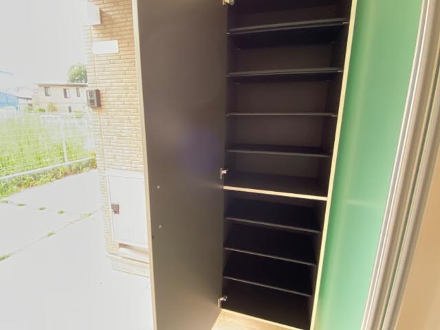 キャトルセゾン105号室 下駄箱