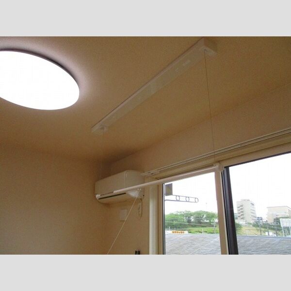 リバーサイド・レジデンス302号室 室内物干し