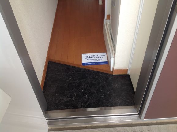 レオパレスサカワ204号室 玄関