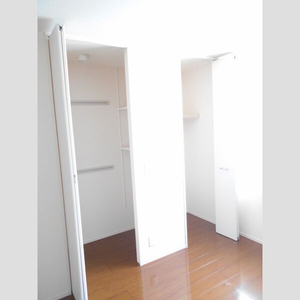 ヘリオス吉川美南　プルートーン 収納