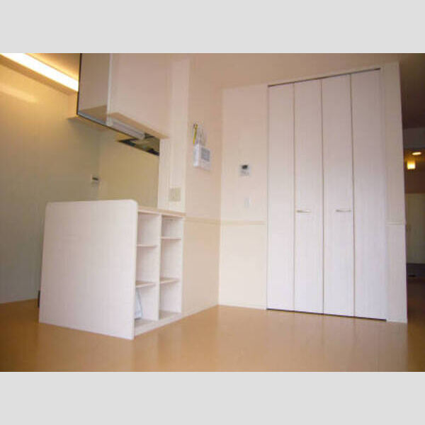 ジュネスタウン103号室 人気のカウンター収納付!