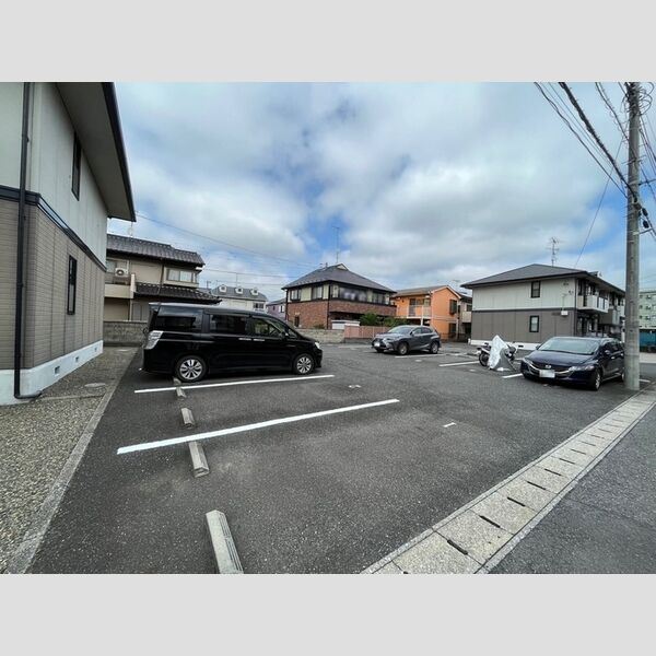 ハイカムール園生 駐車場