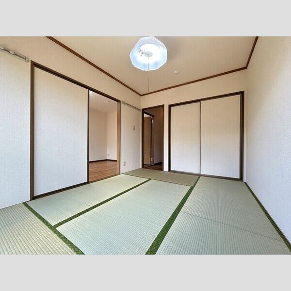 ロイヤルガーデン　壱～七番館3102号室 和室6帖