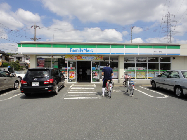 ガーデン ファミリーマート鳩ヶ谷八幡木店まで743ｍ
