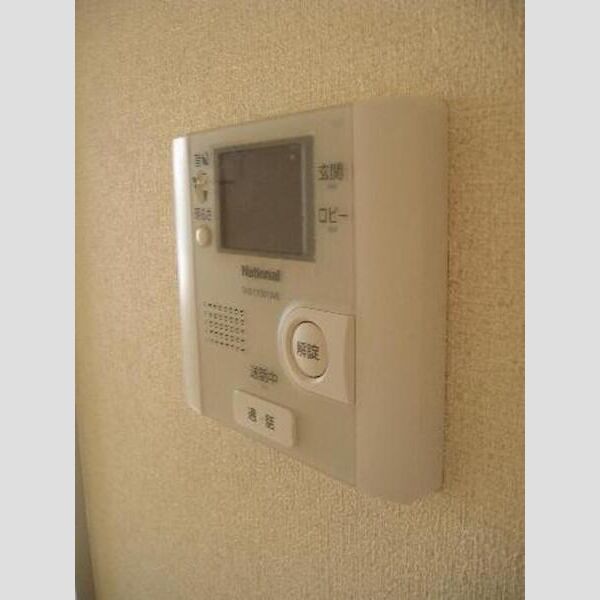 リビエラ102号室 カラーTVドアホン