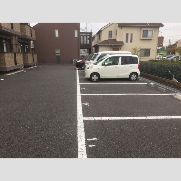 ハウディ・ヴィラージュ201号室 駐車場