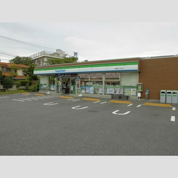 RafeeL ファミリーマート篠崎町3丁目店まで161m