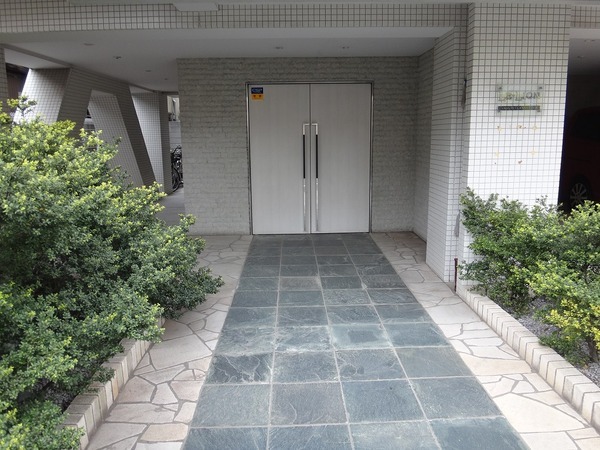 ル・リオン多摩川ＧＲＡＮＤ-ＣＯＵＲＴ エントランス