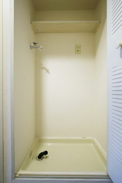 ヒルズ駒場東大前1階 室内洗濯機置場