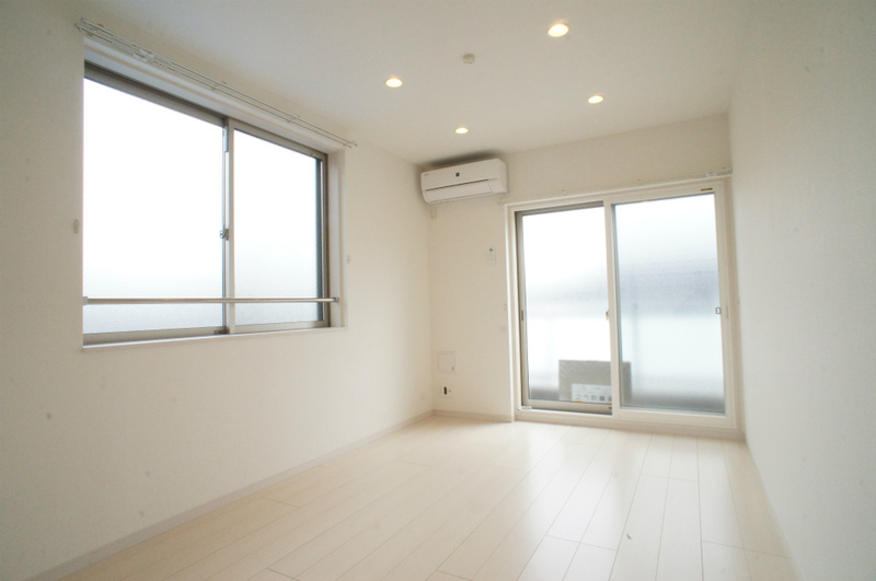 リブリ・アザリア 内観