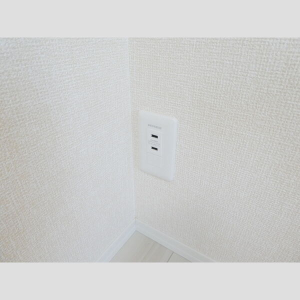 エストリヴィエール東川口302号室 USBコンセント